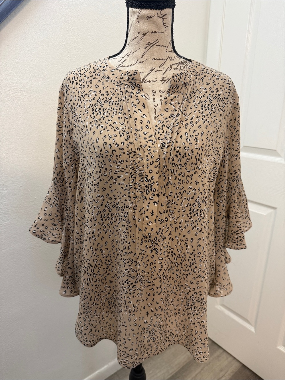 Vince Camuto Tan Animal-Print Split V-Neck Blouse